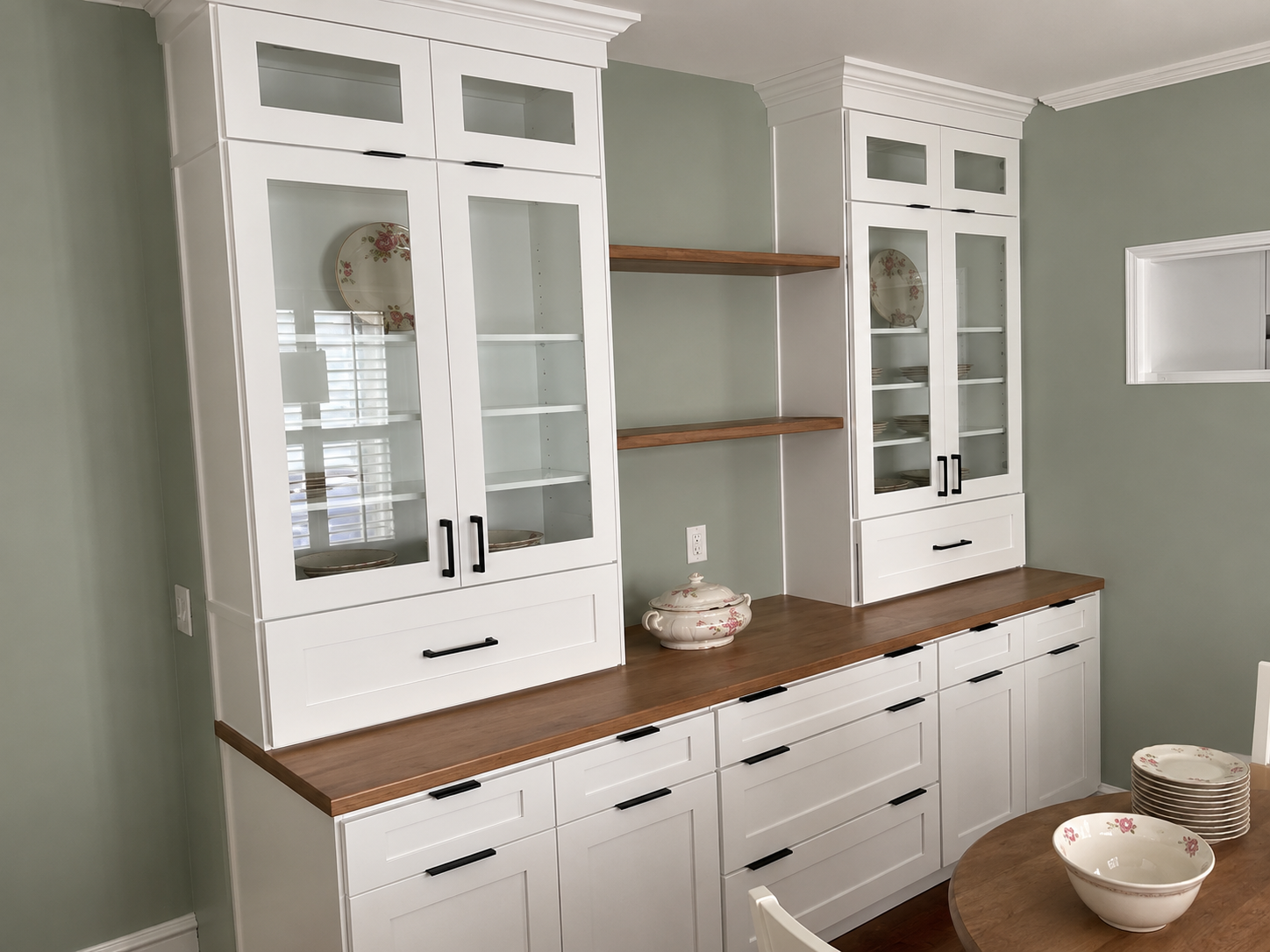 White built-in hutch with glass cabinet doors
